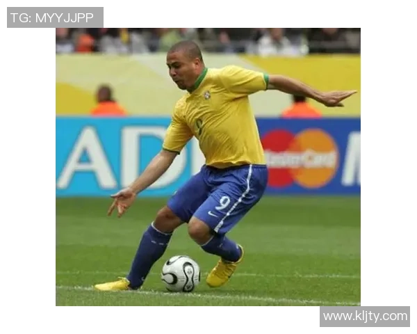 独步绿茵:一人一国的足球传奇与荣耀之路