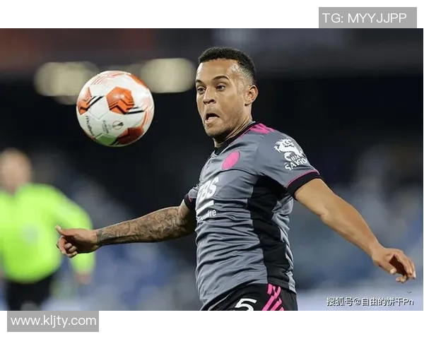 足球球星现实系列深度揭秘他们场上场下的真实人生故事